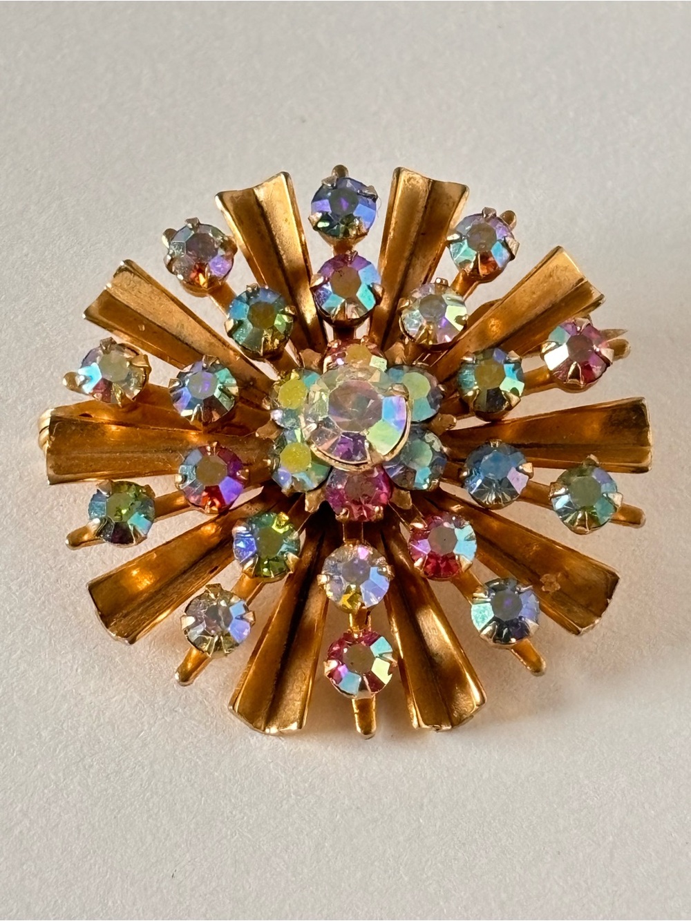 Absolutely stunning vintage brooch in the shape of a flower.